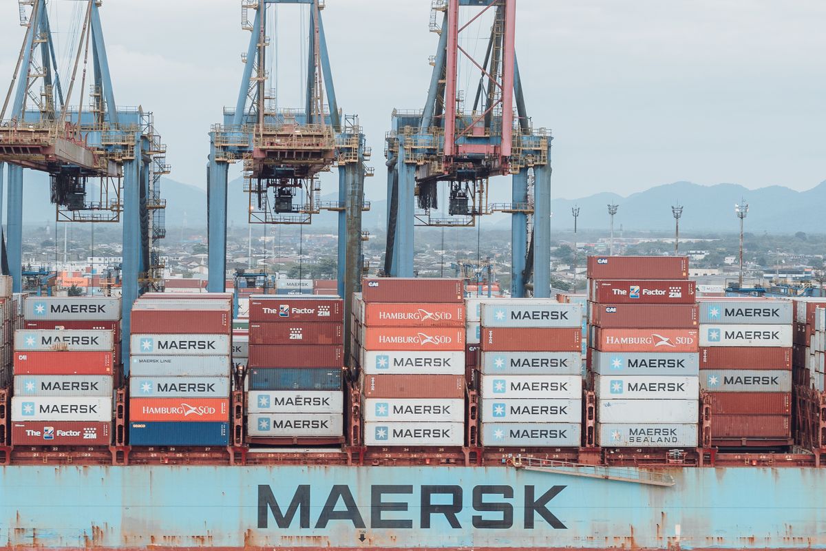 Cargo vessel and port cranes